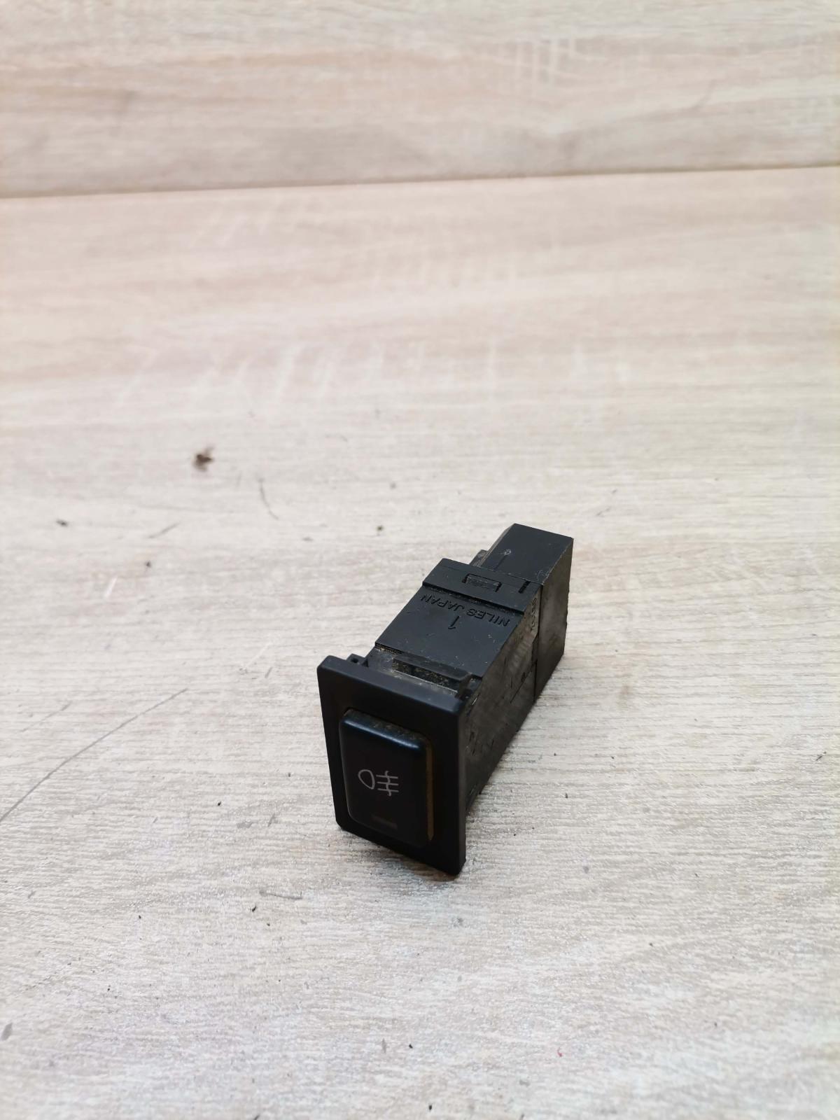 26150   Fog light switch Toyota Avensis T250