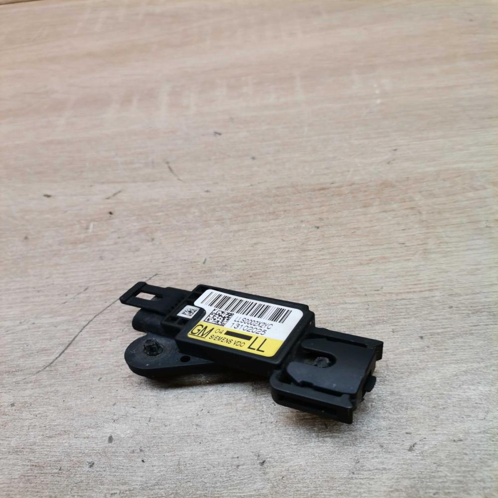 13102025   Airbag deployment crash/impact sensor Opel Signum