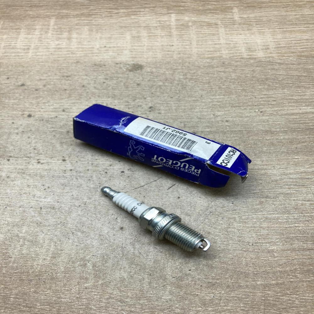 5962J1 RC10YCC 5962 J1 Spark plug Peugeot 206+