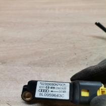 8l0959643c   Airbag deployment crash/impact sensor Audi A3 S3 8L