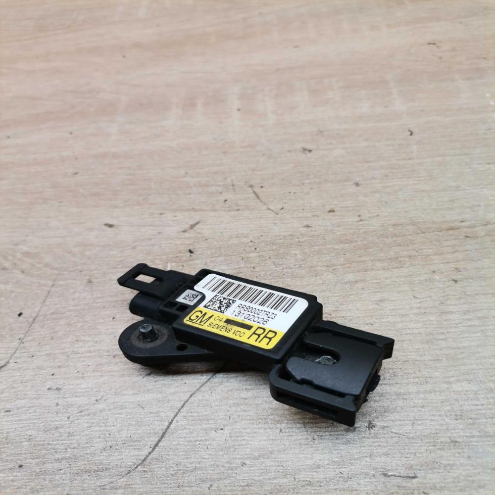 13102026   Airbag deployment crash/impact sensor Opel Vectra C