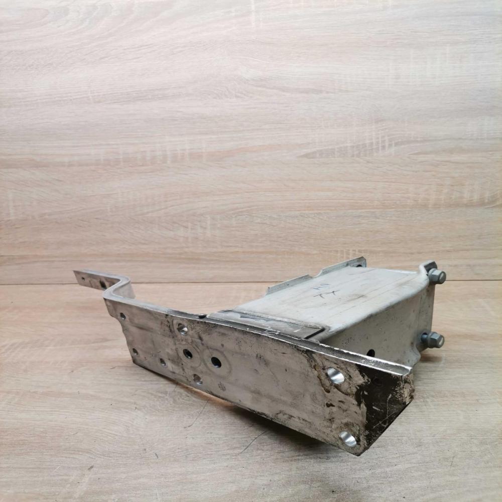 7325323   Front bumper mounting bracket BMW X5 F15