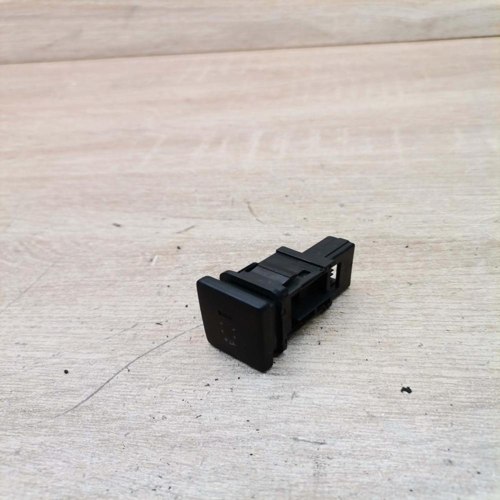 15c032   Hand parking brake switch Toyota Auris E180
