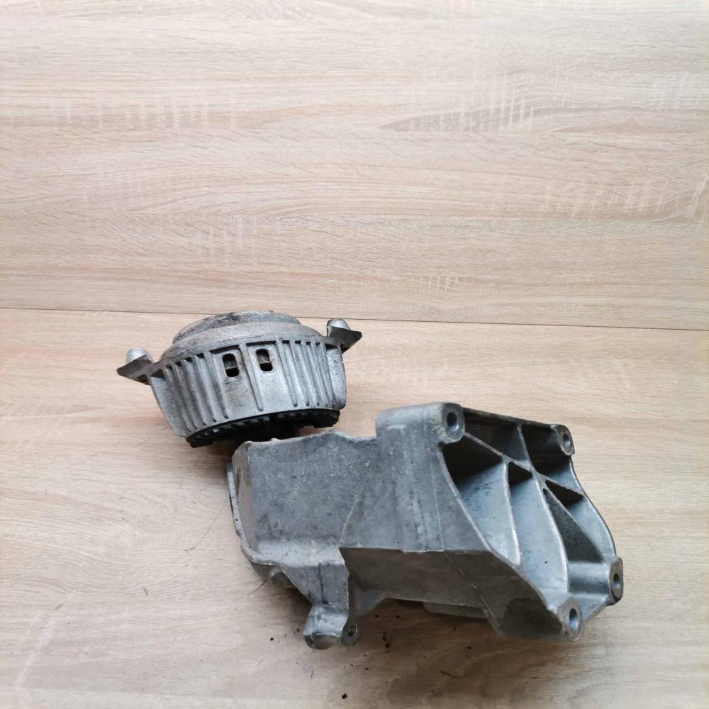 a6512230004   Engine mount bracket Mercedes-Benz E W212