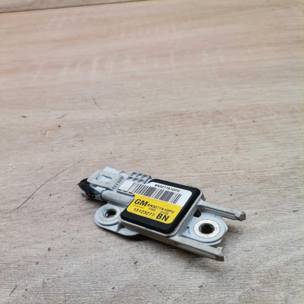 13123277 bn3277a1qpu  Airbag deployment crash/impact sensor Opel Vectra C