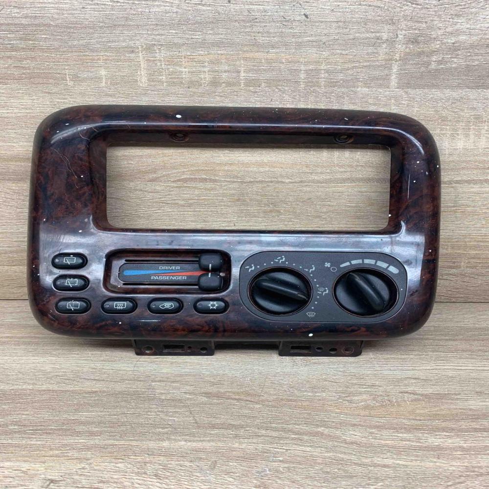 4677337L P4677337L  Climate control/heater control trim Chrysler Voyager