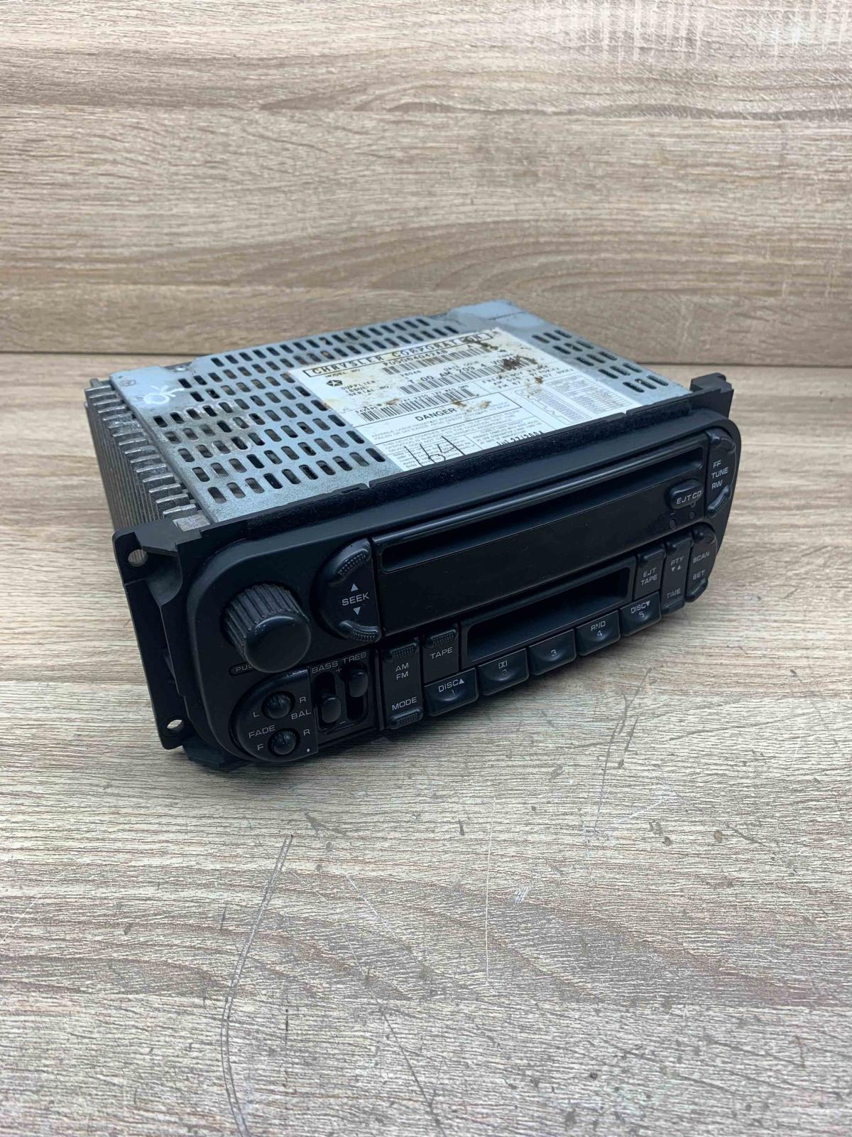 P05064042AB   Radio/CD/DVD/GPS head unit Chrysler Voyager