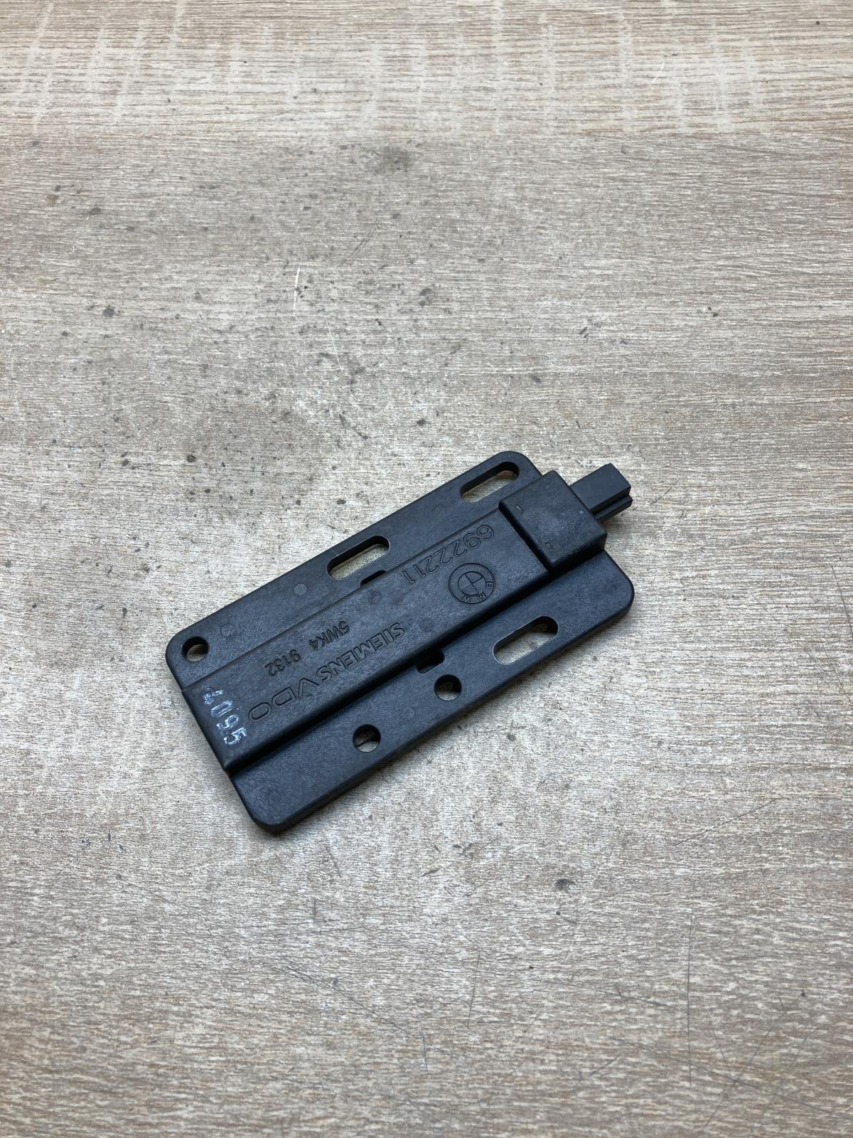 6922211 5WK49132  Keyless system antenna BMW 5 E60 E61