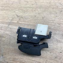 607 2E3D   Electric window control switch Toyota Corolla E120 E130