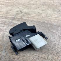 607 2E3D   Electric window control switch Toyota Corolla E120 E130