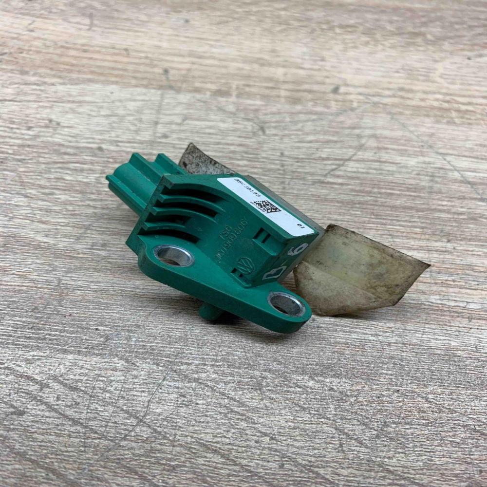 3C0909606   Airbag deployment crash/impact sensor Volkswagen PASSAT B6
