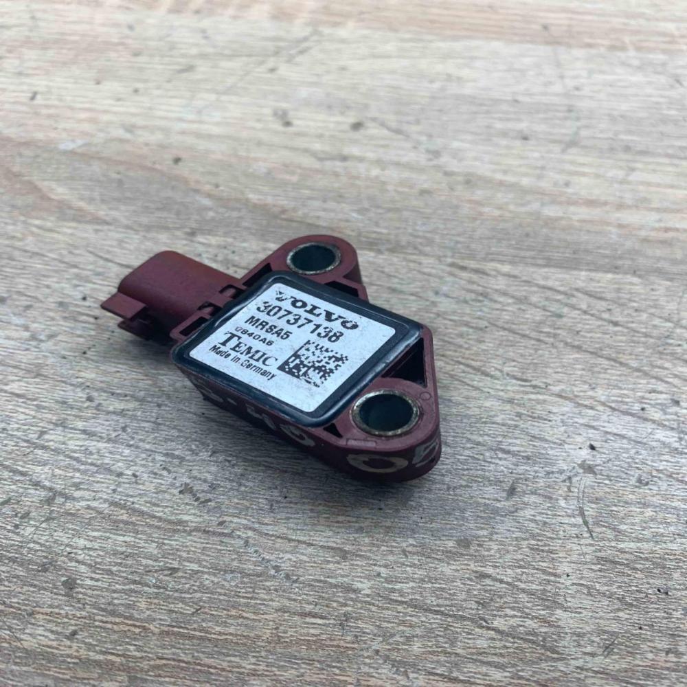 30737138 Used  Airbag deployment crash/impact sensor Volvo V50