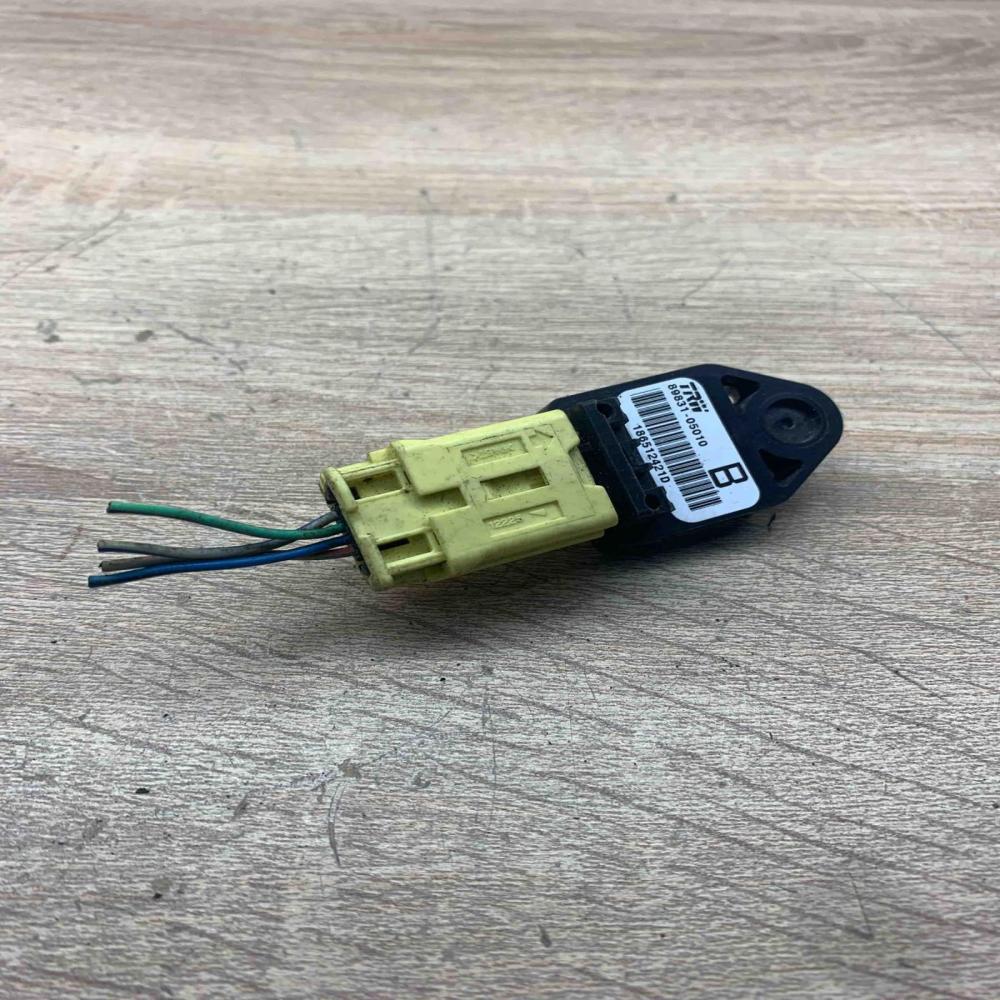 89831 05010 186512421D  Airbag deployment crash/impact sensor Toyota Avensis T25