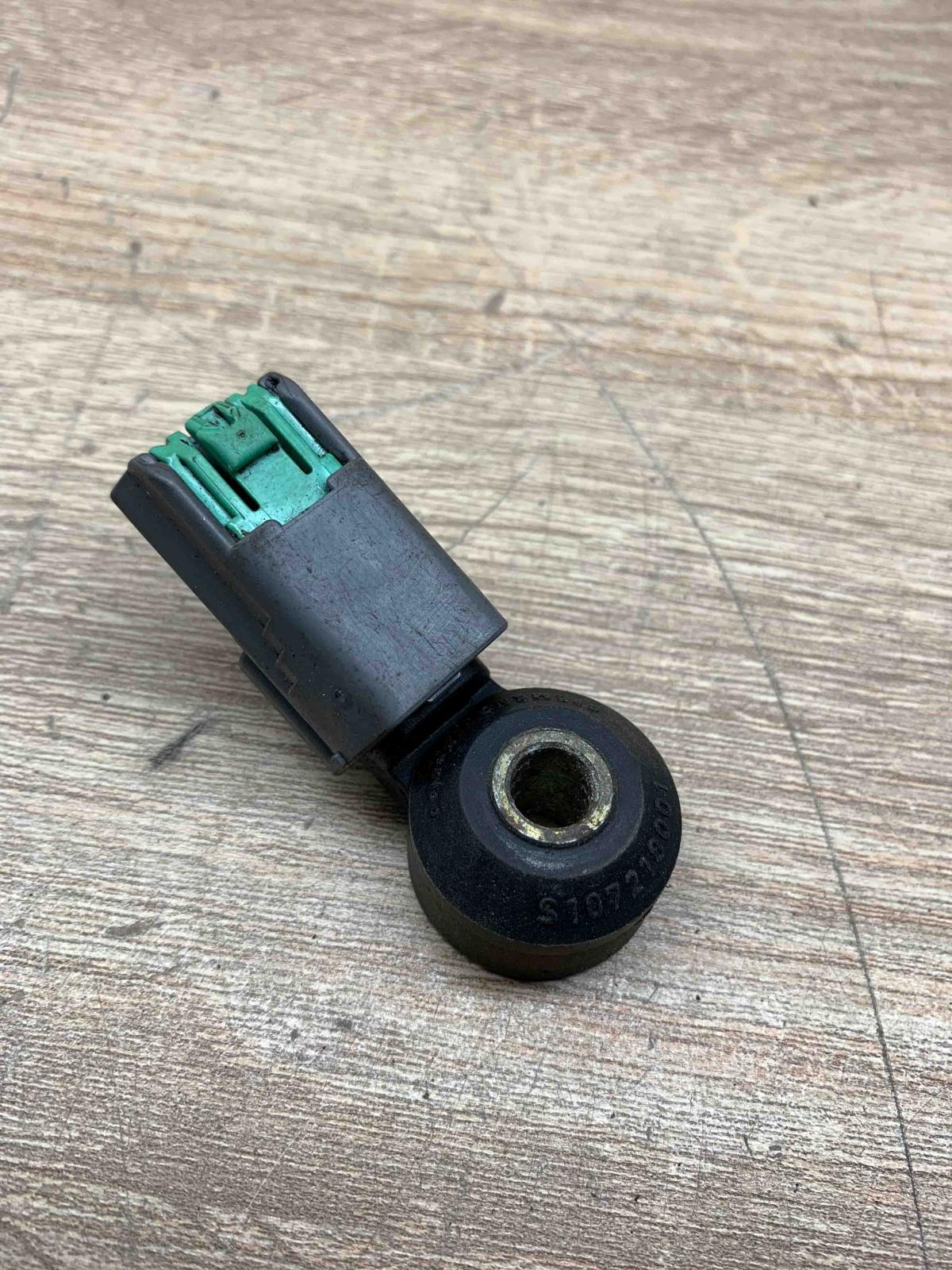 S107218001   Detonation knock sensor Nissan Almera N16