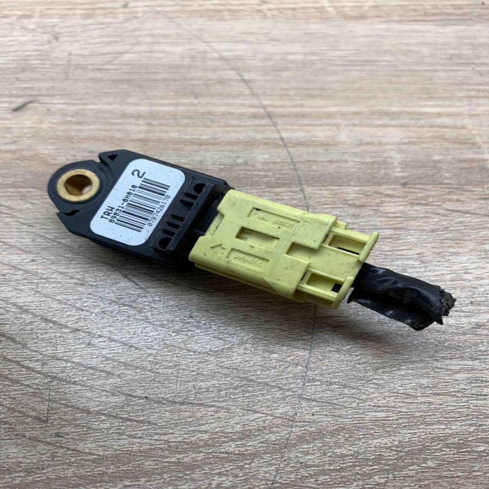 89831 0H010 Safety  Airbag deployment crash/impact sensor Toyota Yaris