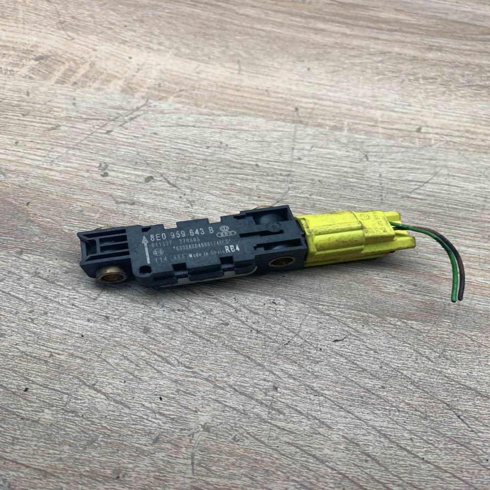 8E0959643B Used  Airbag deployment crash/impact sensor Audi A4 S4 B7 8E 8H