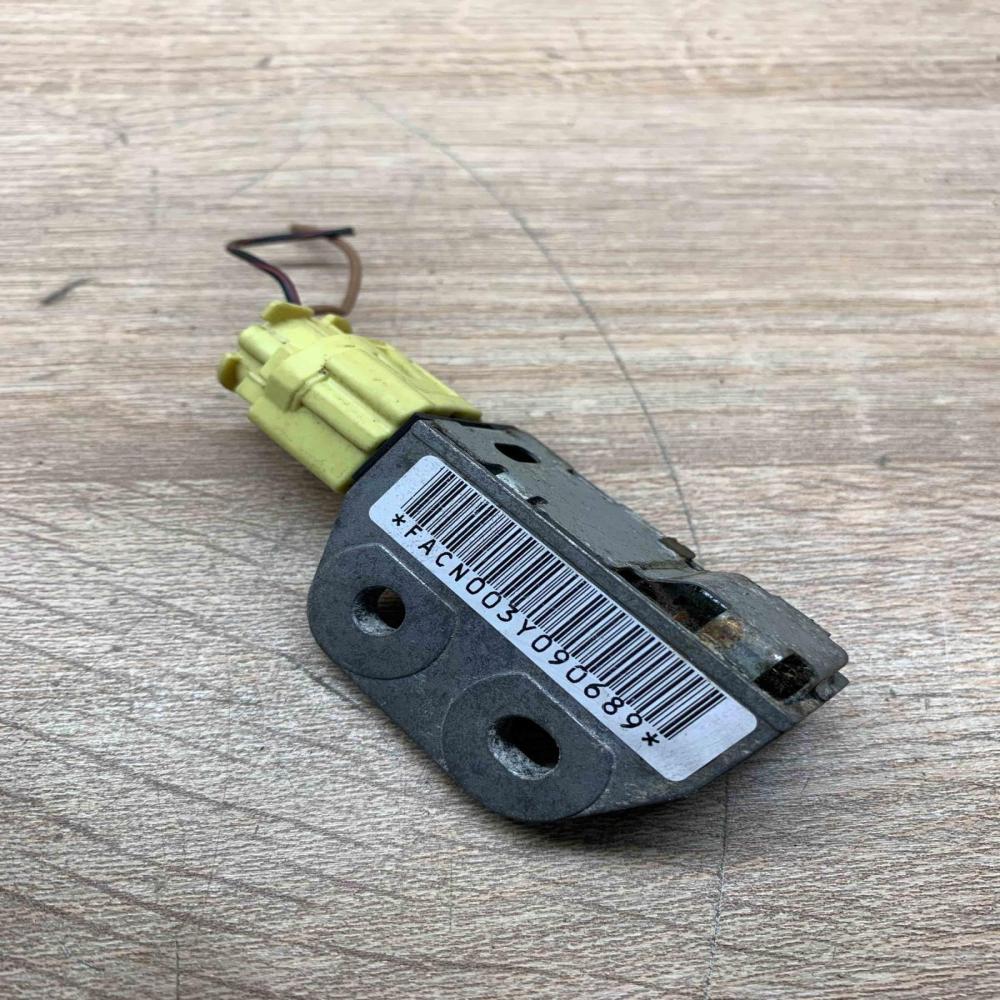 FACN003Y090689   Airbag deployment crash/impact sensor Nissan X-Trail T30