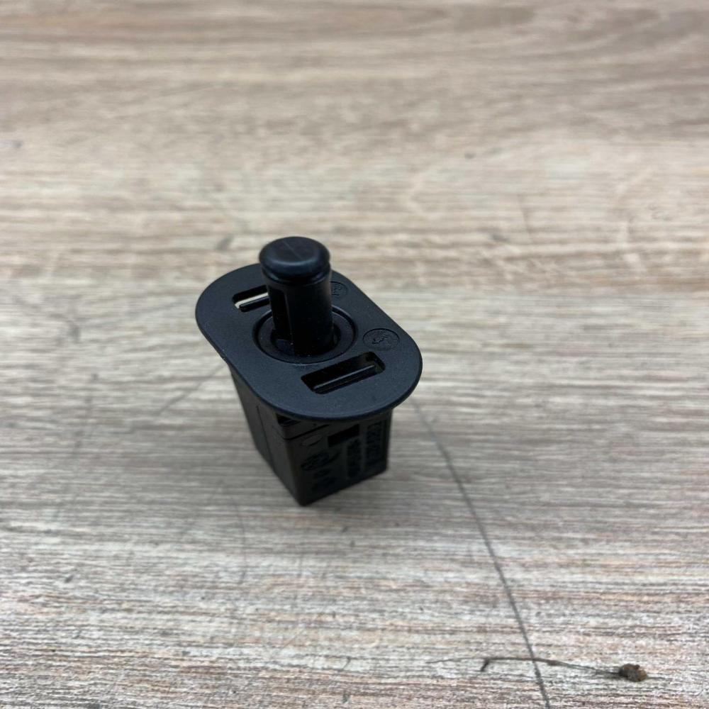 8228939   Fuel tank cap lock BMW 3 E90 E91