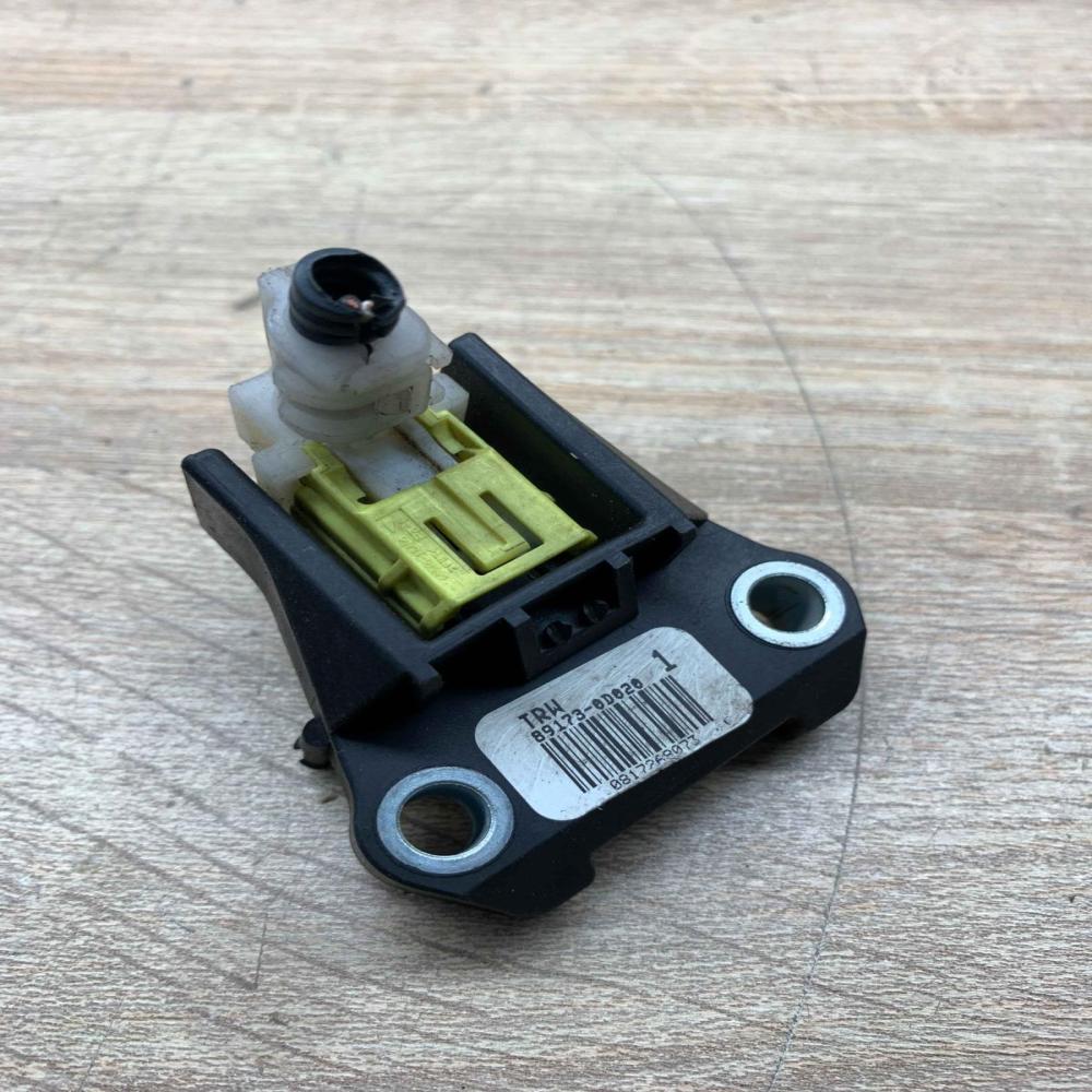 89173 0D020   Airbag deployment crash/impact sensor Toyota Yaris