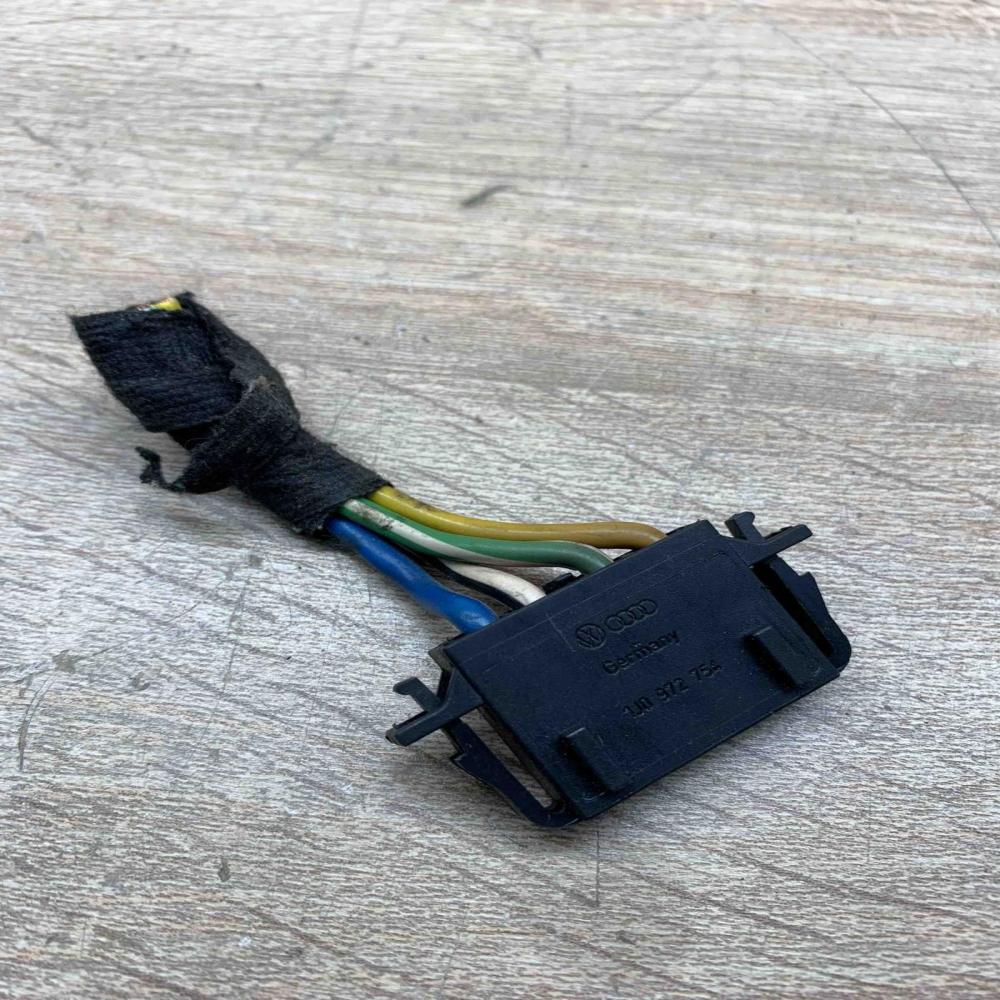 1J0972754 Used  Plug wire Audi A3 S3 8P