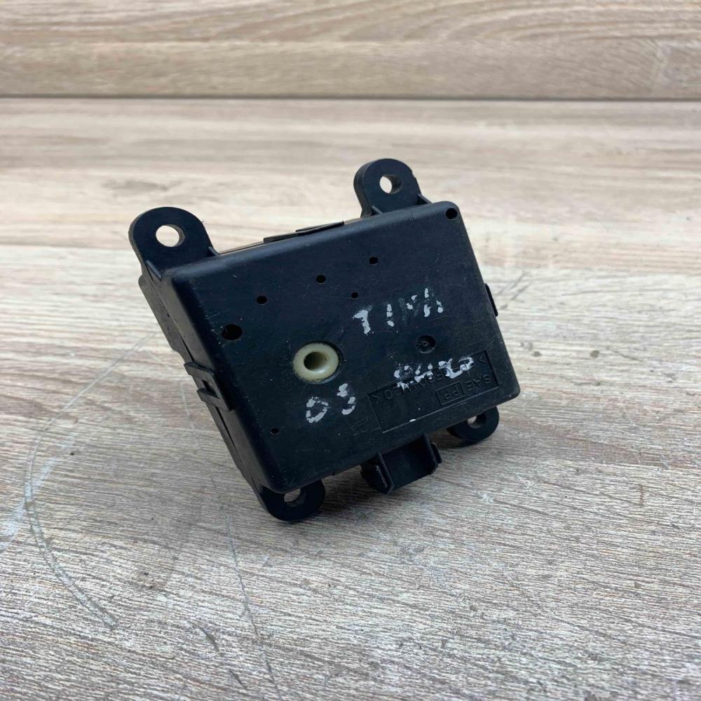 3C270 30840   Air flap motor/actuator Nissan Almera Tino
