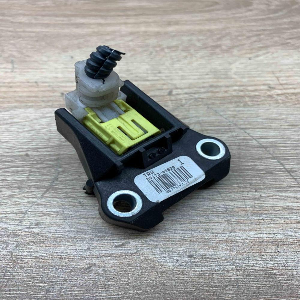89173 0D020 Used  Airbag deployment crash/impact sensor Toyota Corolla Verso AR1