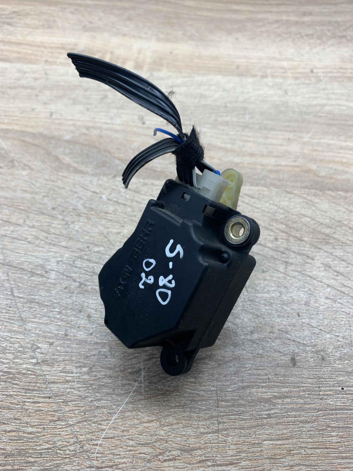 74932F 210602  Air flap motor/actuator Volvo S80