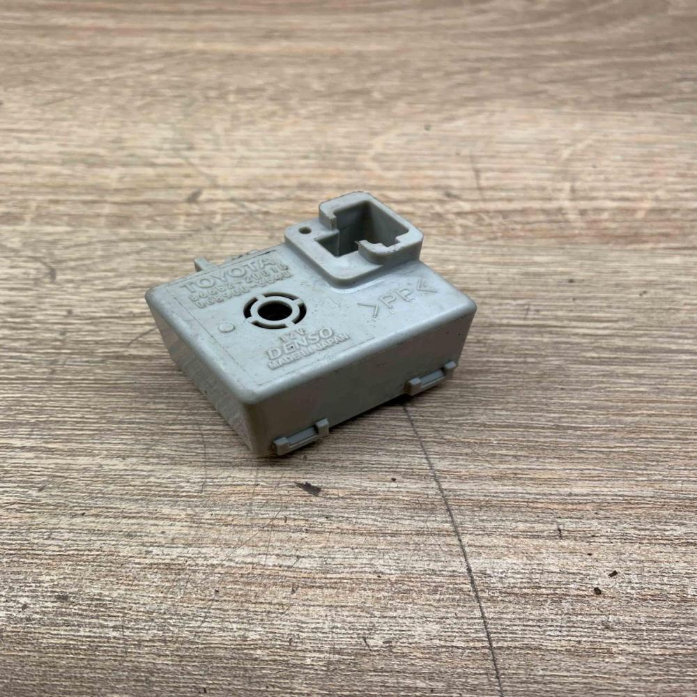 86652 20010   Other relay Toyota Prius (XW20)