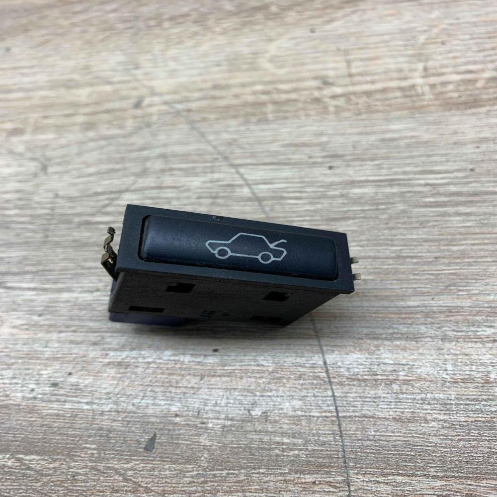 8365579   Tailgate opening switch BMW X5 E53