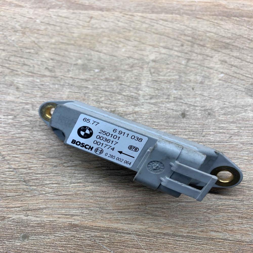 6911038 0285002064  Airbag deployment crash/impact sensor BMW 3 E46