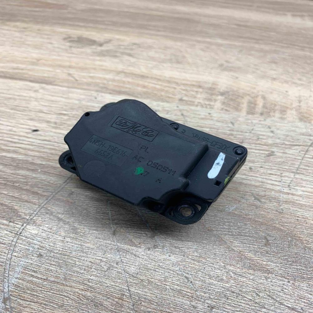 N5H 19E616 6652A AC 050511  Air flap motor/actuator Volvo V40