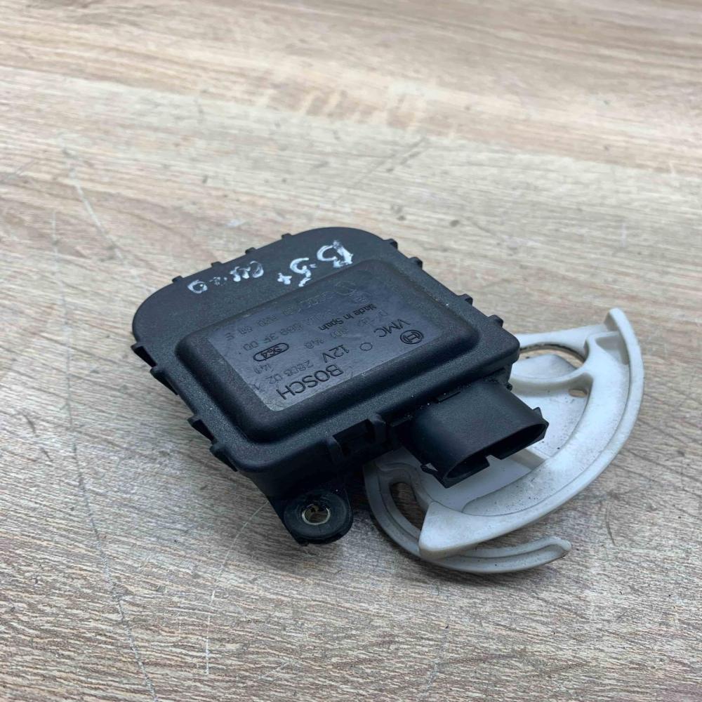 0132801148   Air flap motor/actuator Volkswagen PASSAT B5.5