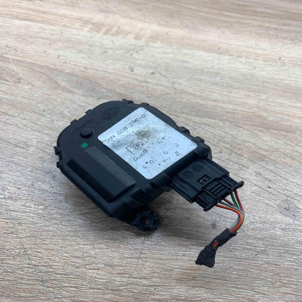 6NN008298 05   Air flap motor/actuator Opel Vectra C