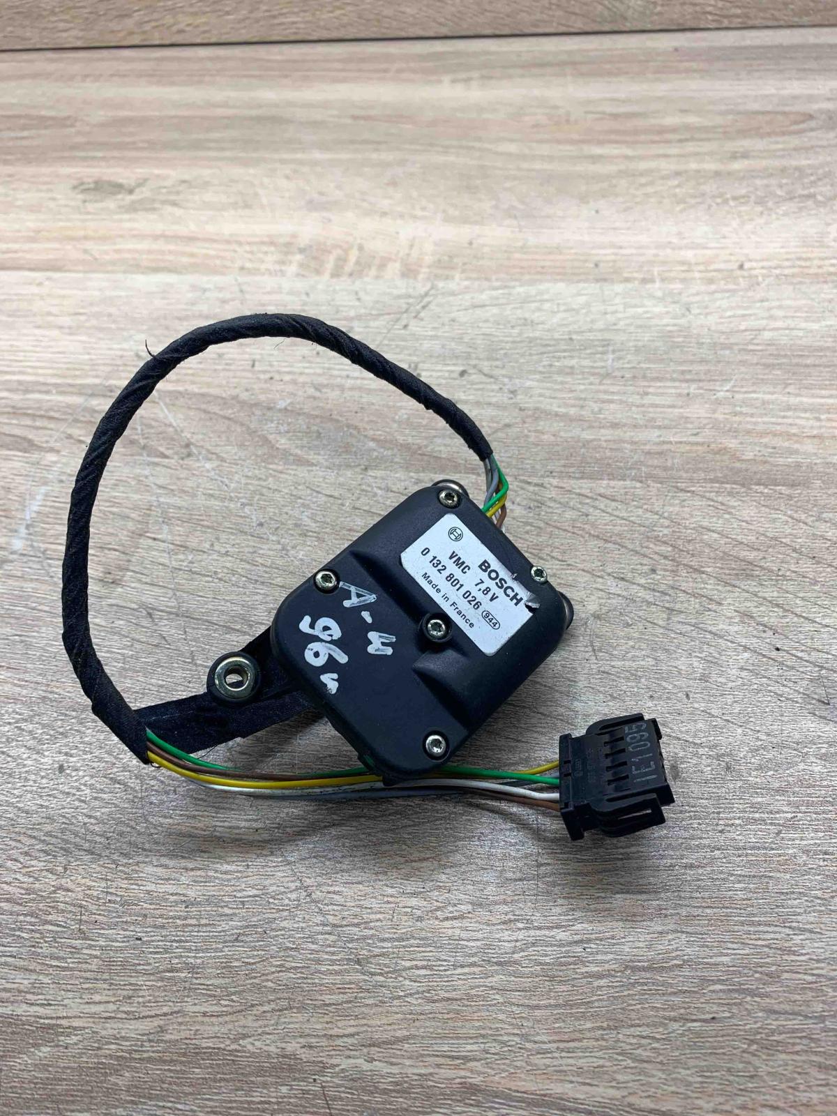 0132801026   Air flap motor/actuator Audi A4 S4 B5 8D