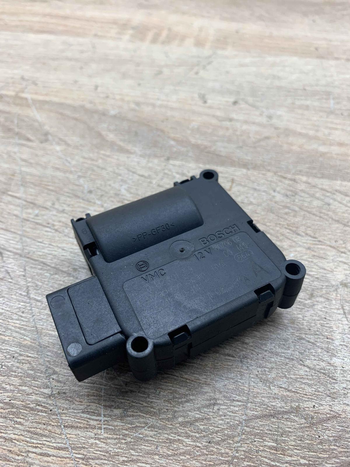 0132801359   Air flap motor/actuator Audi A6 S6 C6 4F