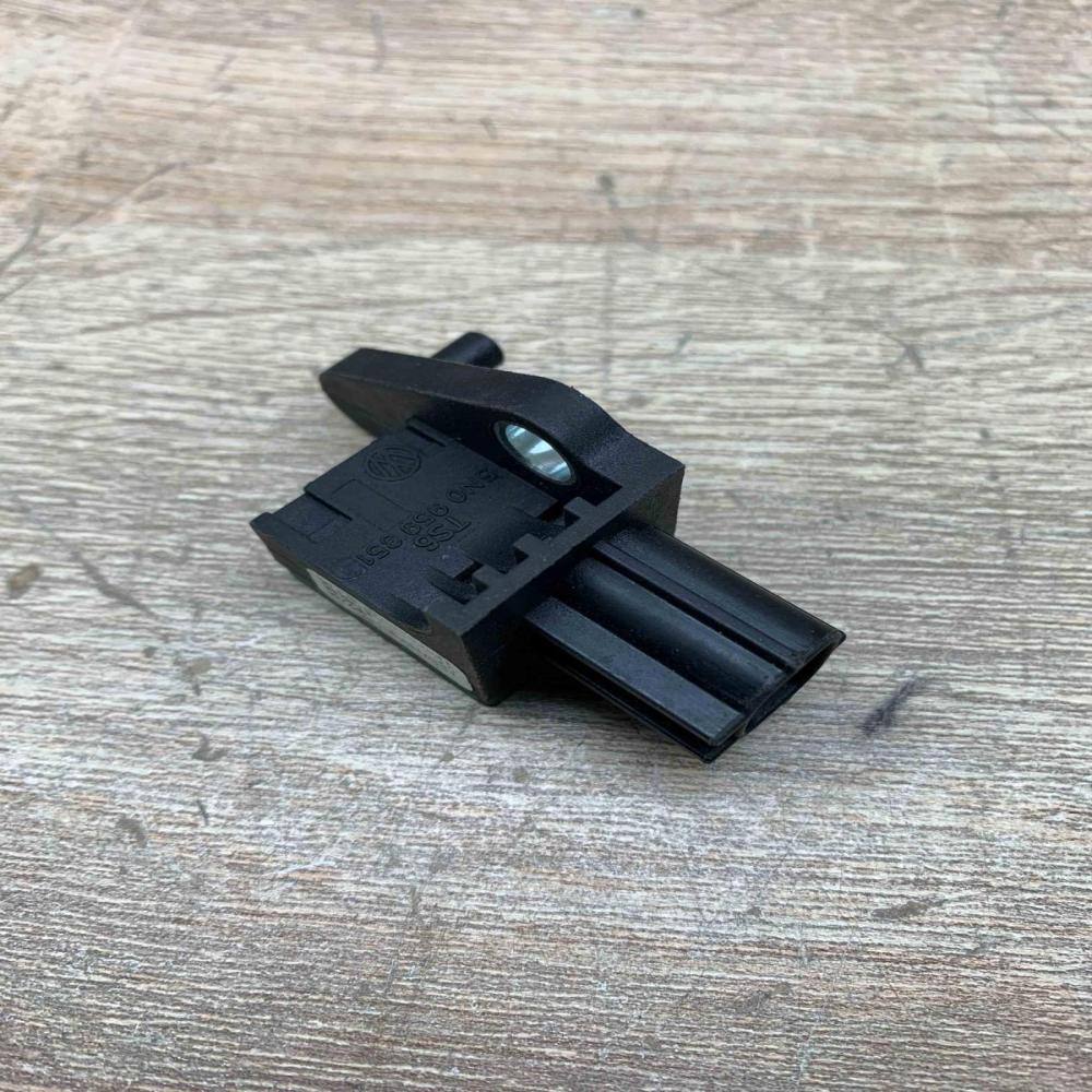 5N0959351   Airbag deployment crash/impact sensor Volkswagen PASSAT B7