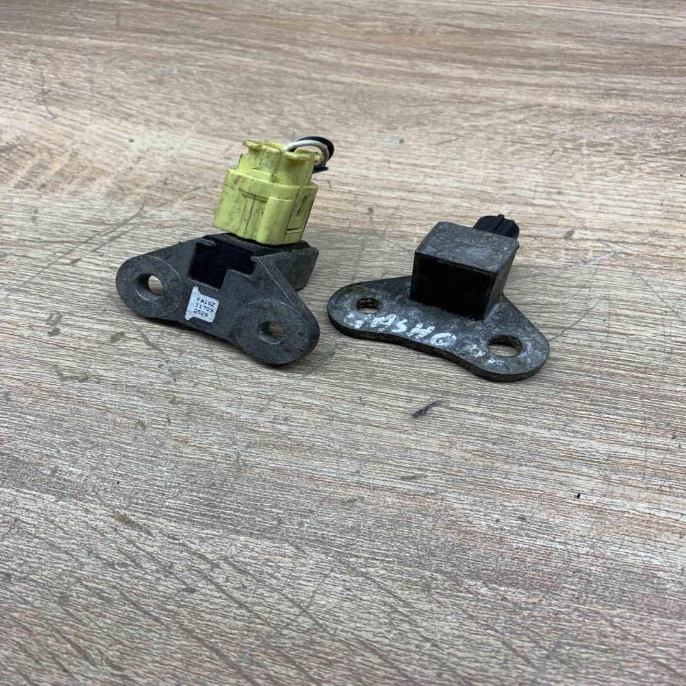 FA1GZ 11709 2529 2x  Airbag deployment crash/impact sensor Nissan Qashqai