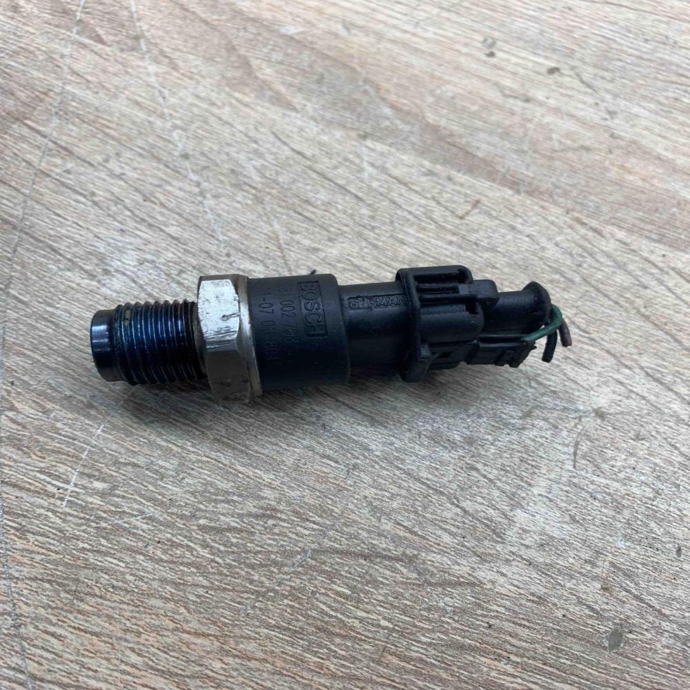 0281002708   Air pressure sensor Toyota Corolla Verso E121