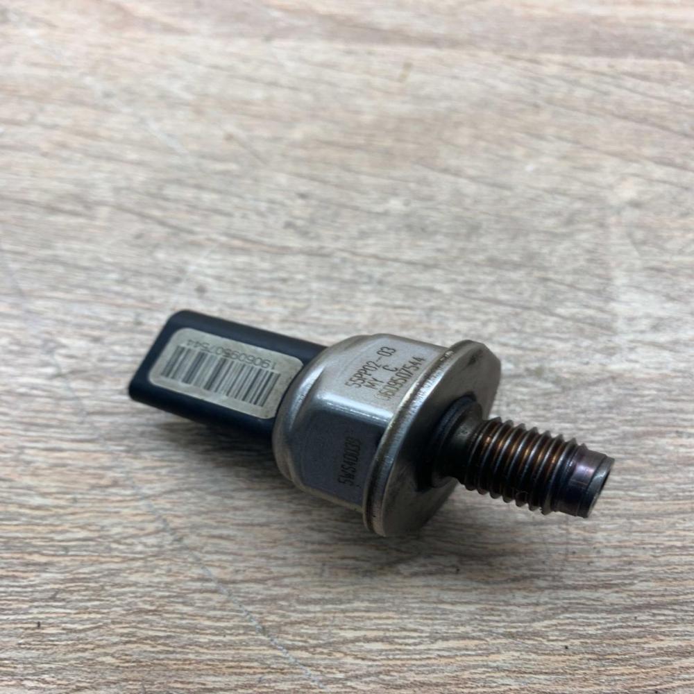 55PP02 03 0609507544  Fuel pressure sensor Ford Mondeo MK II
