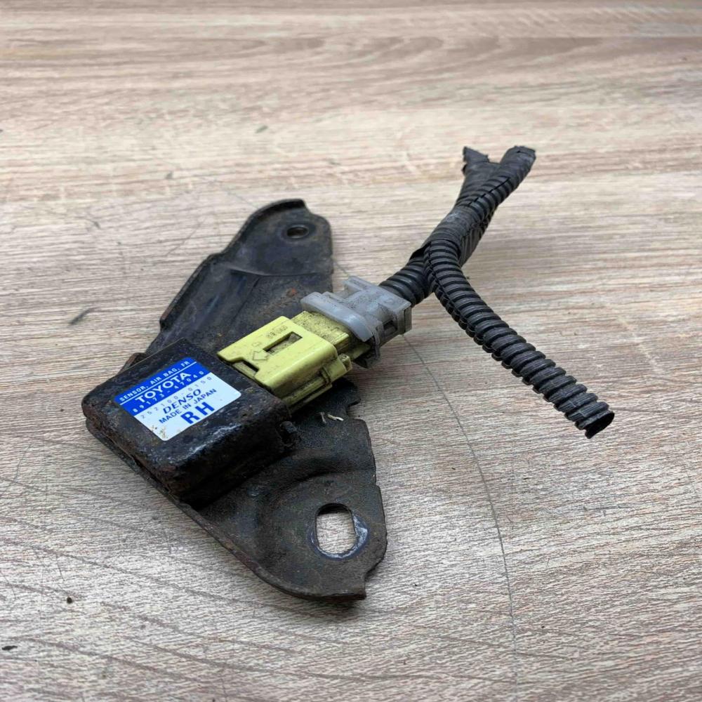 89173 47040 252100 0150 Used Airbag deployment crash/impact sensor Toyota Avensi