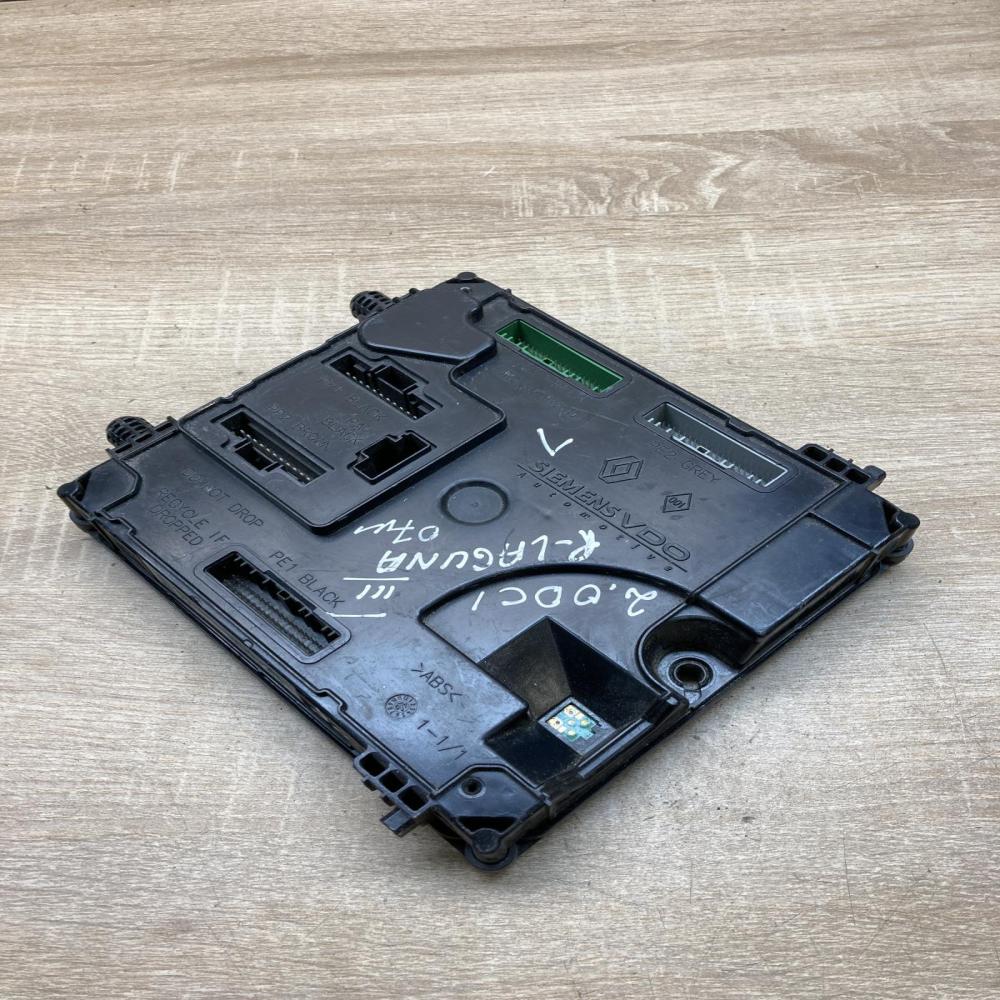284B10046R   Central body control module Renault Laguna II