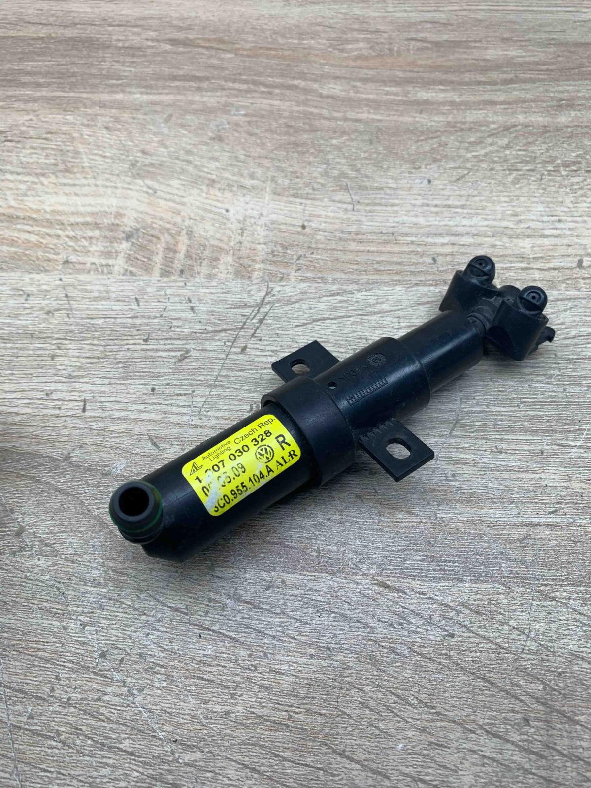 1307030328 3C0955104A  Headlight washer spray nozzle Volkswagen PASSAT B6