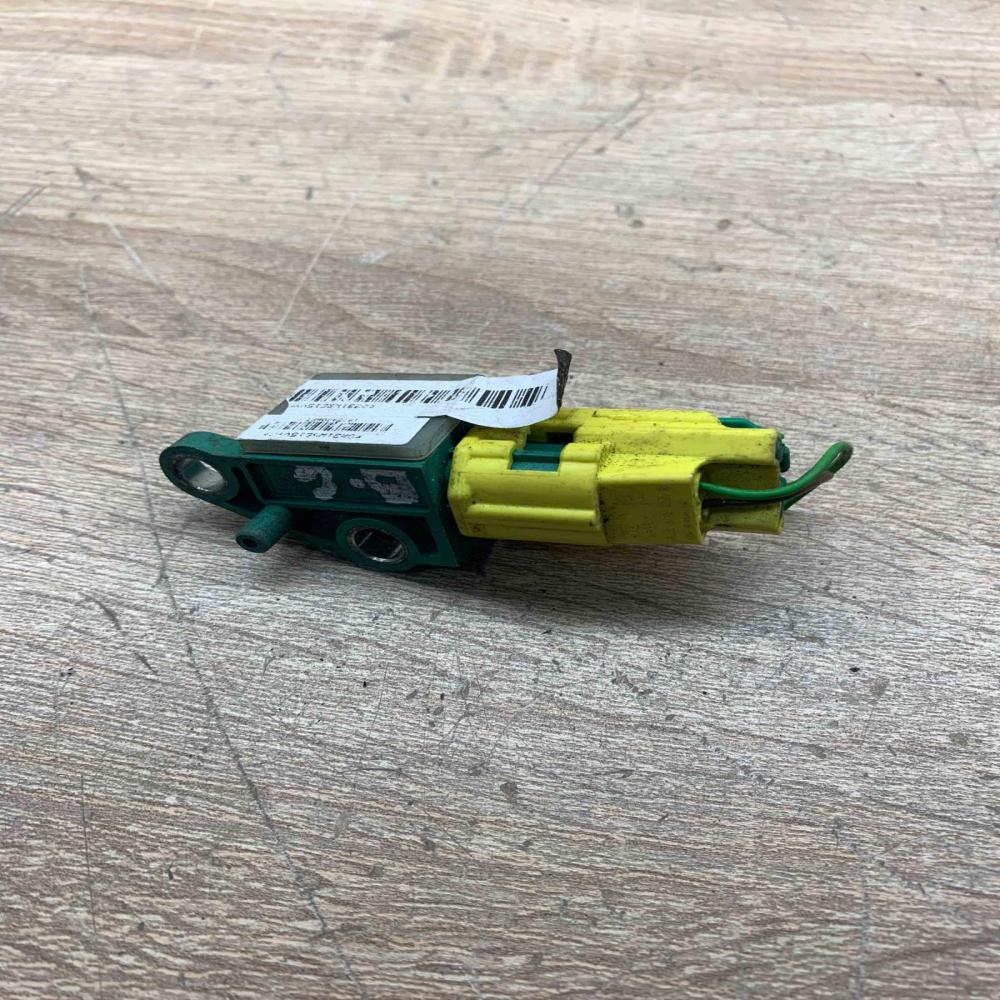 3C0909606 Front Right  Airbag deployment crash/impact sensor Volkswagen PASSAT B