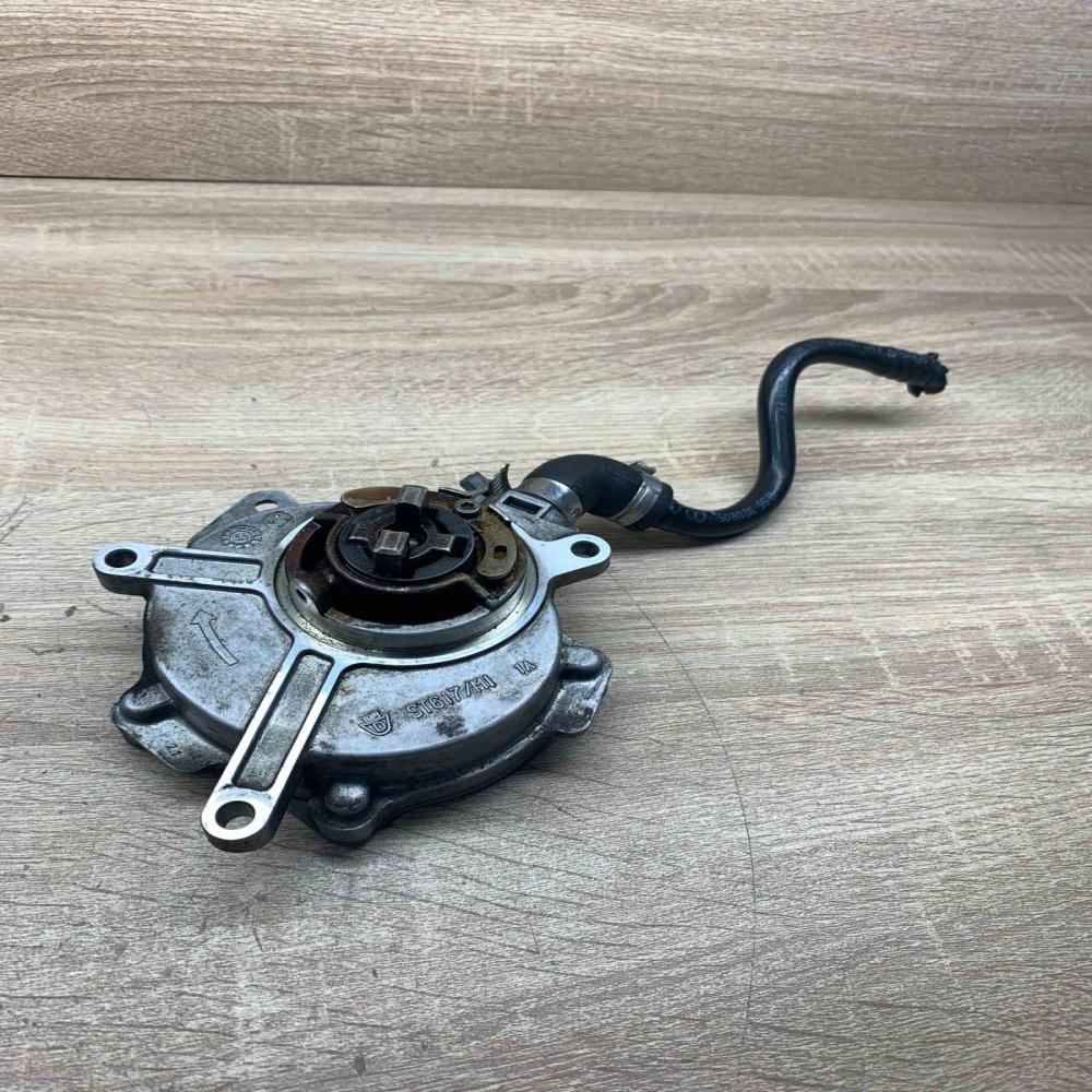 06D145108F 012745 ST617 M1 Vacuum pump Audi A4 S4 B5 8D