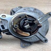 06D145108F 012745 ST617 M1 Vacuum pump Audi A4 S4 B5 8D