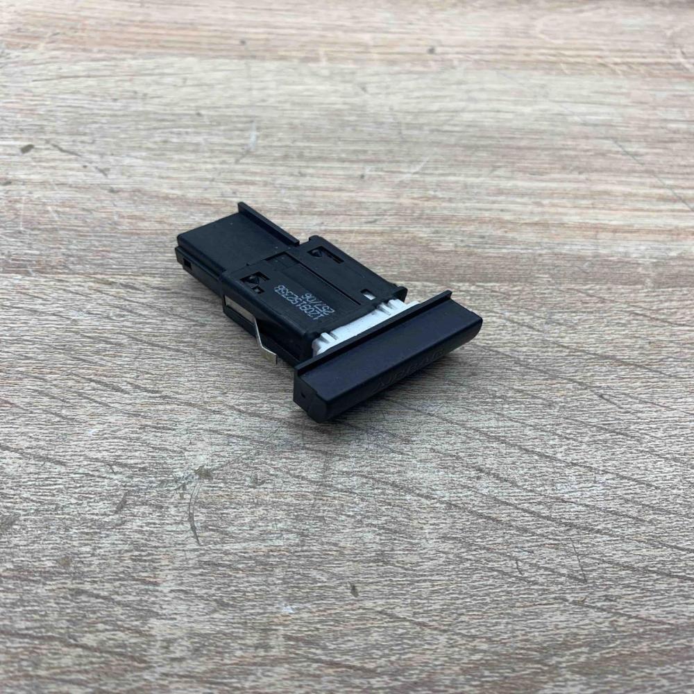 1Z0919235B   Passenger airbag on/off switch Skoda Octavia Mk2 (1Z)