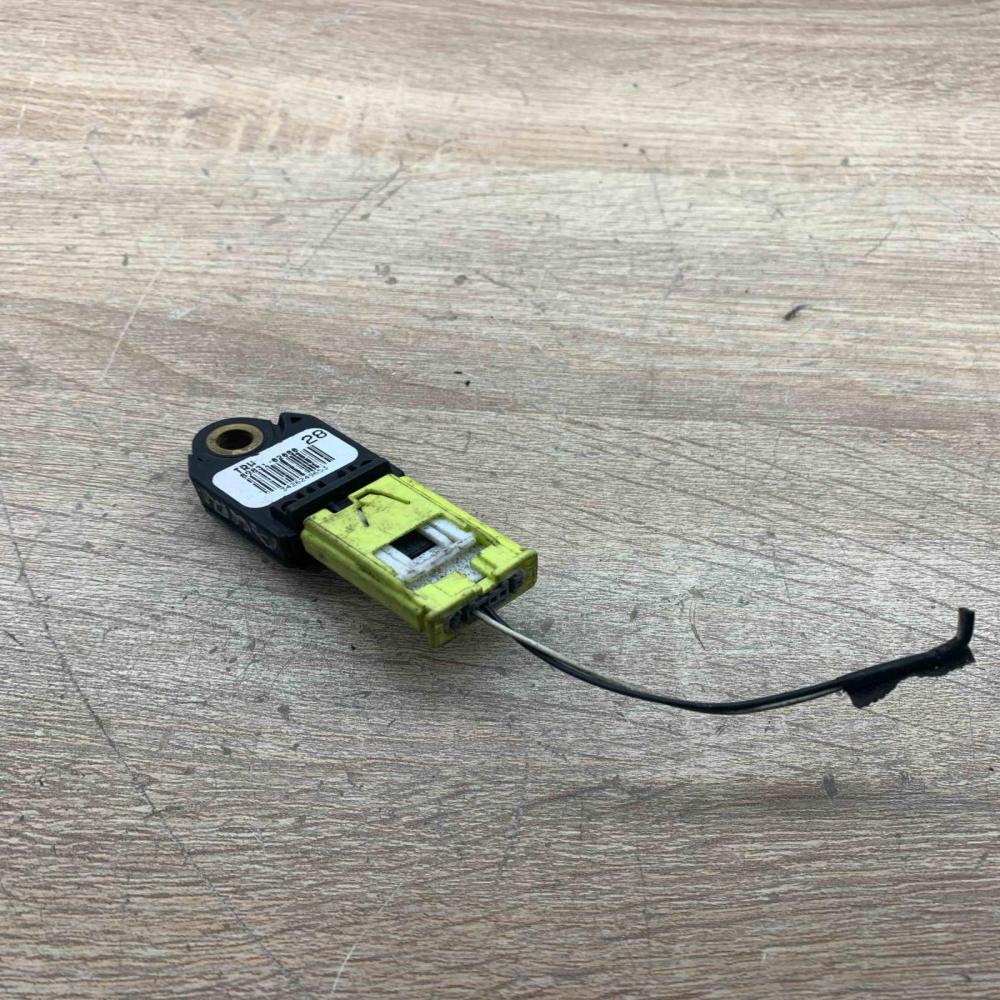 89831 02080 Safe  Airbag deployment crash/impact sensor Toyota Auris 150