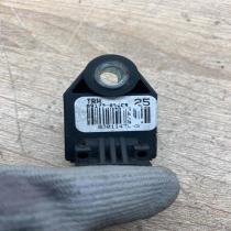 89173 05060   Airbag deployment crash/impact sensor Toyota Avensis T270