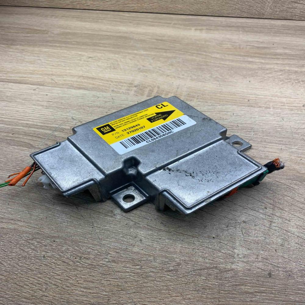 13129843 27020107  Airbag deployment crash/impact sensor Opel Vectra C