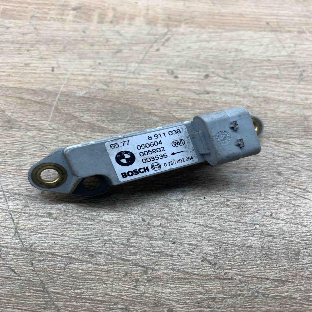 6911038 0285002064  Airbag deployment crash/impact sensor BMW 3 E46